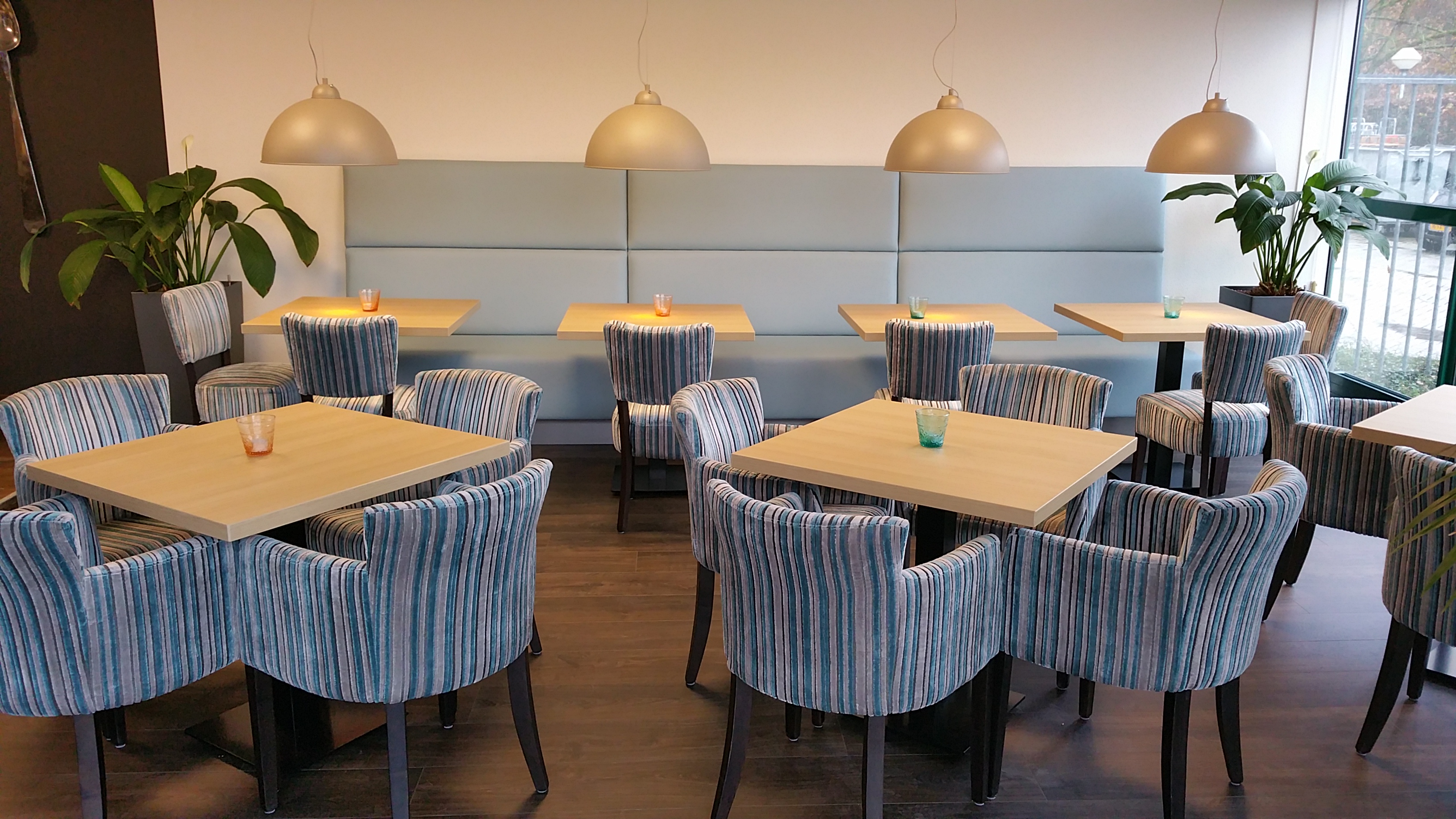 foodcorner_met_dinerbank.jpg